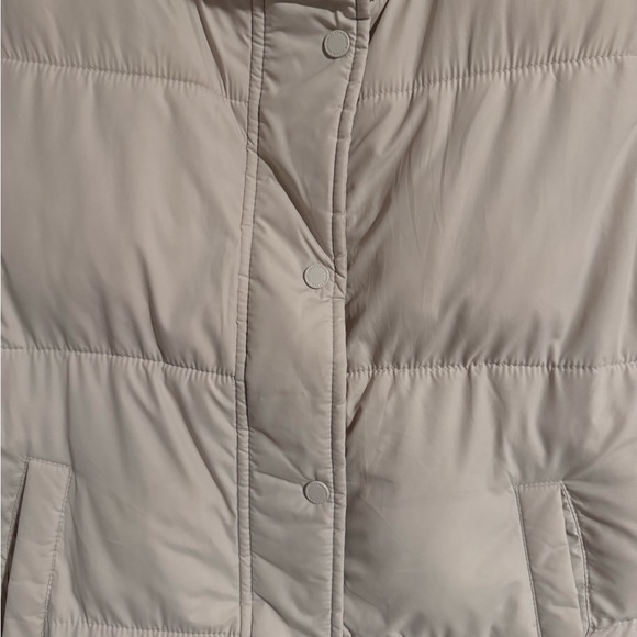 Abercrombie and Fitch Puffer Vest - Picture 2 of 4